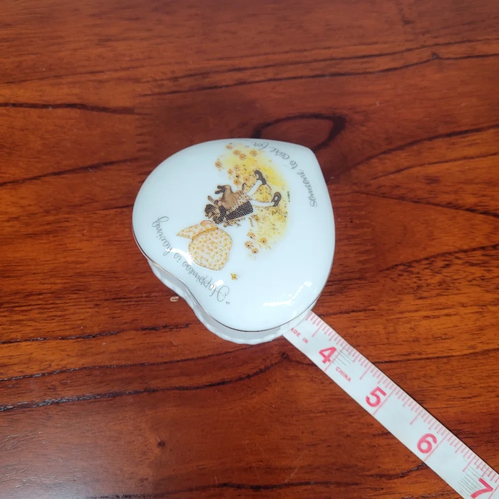 Holly Hobbie Heart Shaped Trinket Box Happiness Is Someone To Care For Vtg 1970s